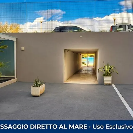 Bilocale Fronte Mare Con Parcheggio & *